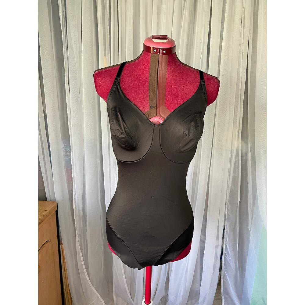 Miraclesuit body suit underwire slimming 40C